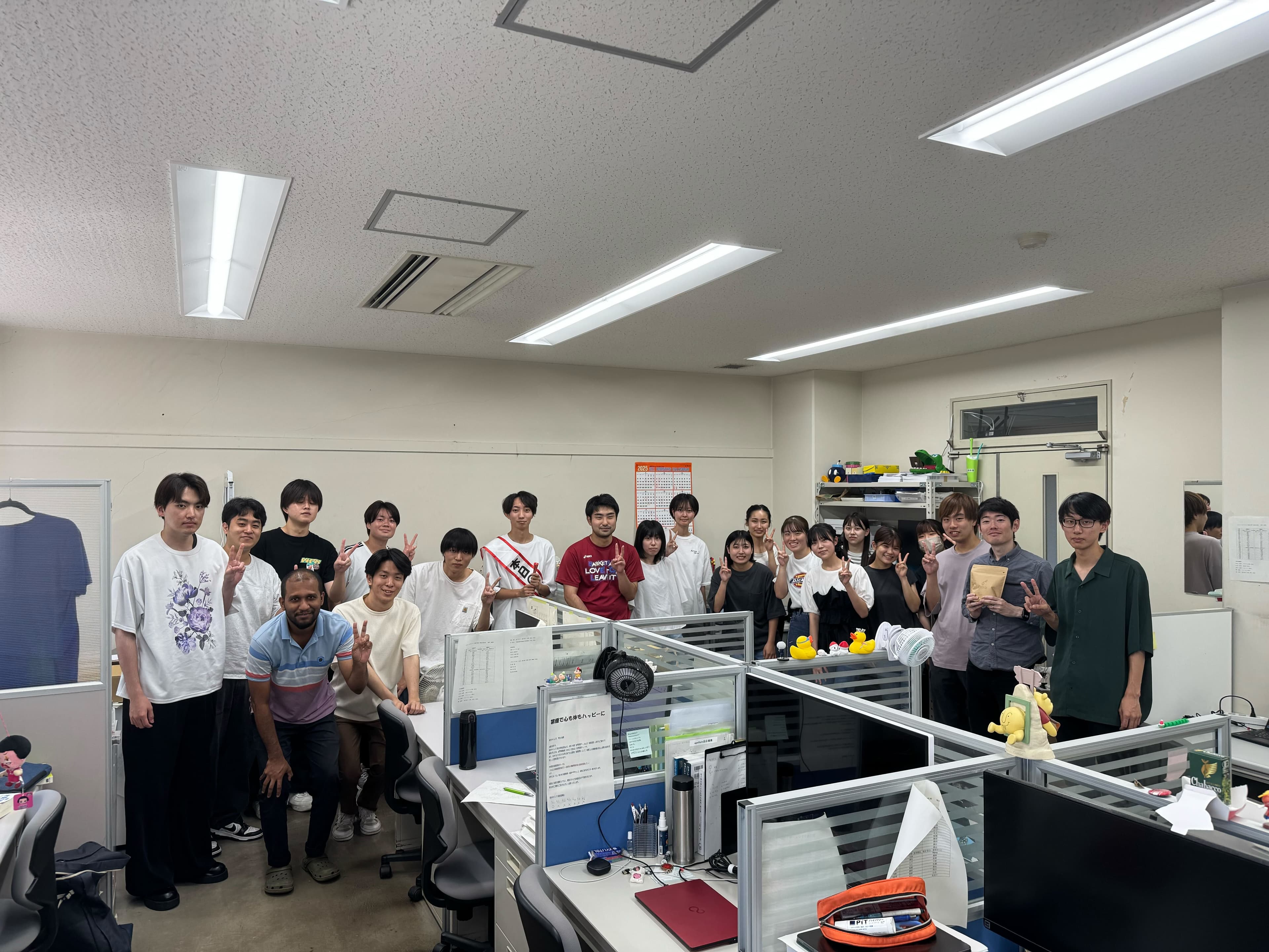 的羽助教の誕生日(8/26)と深谷講師の誕生日(8/31)をお祝いしました。