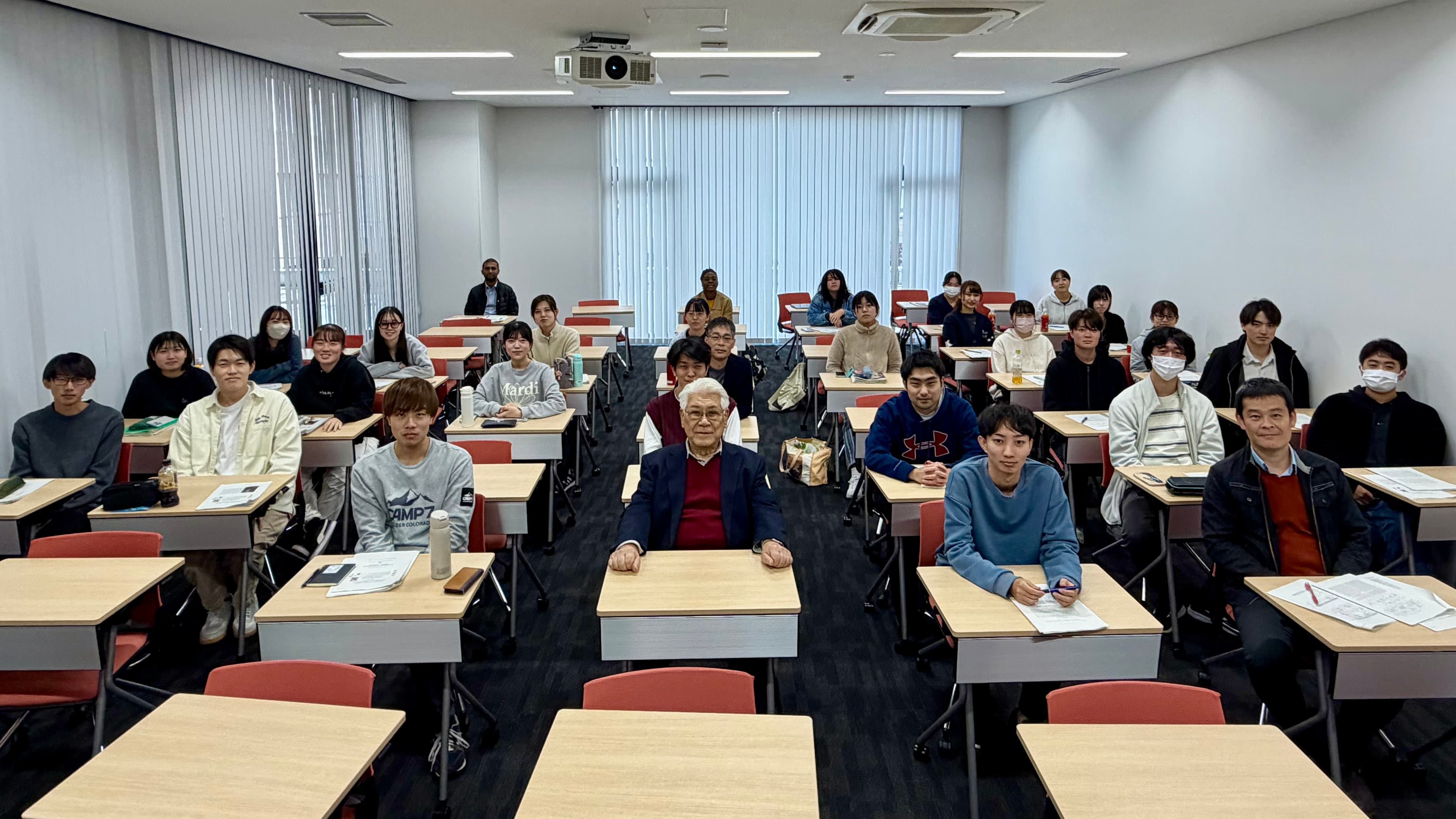 名古屋大学名誉教授の磯部先生が特別講義をしてくださいました。